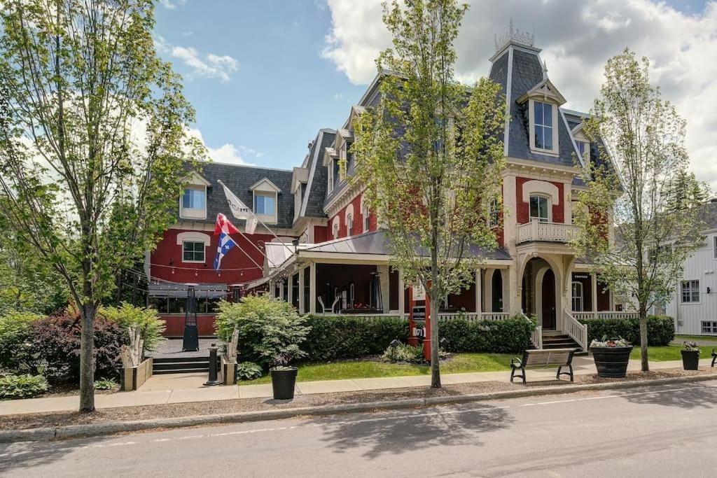 871 Shefford Suite 207 3Chambres Бромон Екстериор снимка